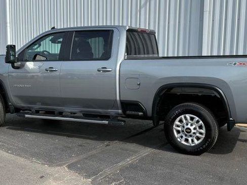 Used 2025 Chevrolet Silverado 2500 LT w/ Convenience Package AWD/4WD image 2