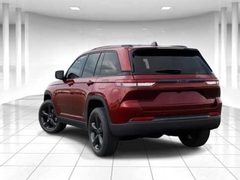 New 2025 Jeep Grand Cherokee Altitude image 3