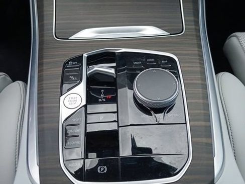 Used 2025 BMW X5 sDrive40i w/ Climate Comfort Package RWD image 21