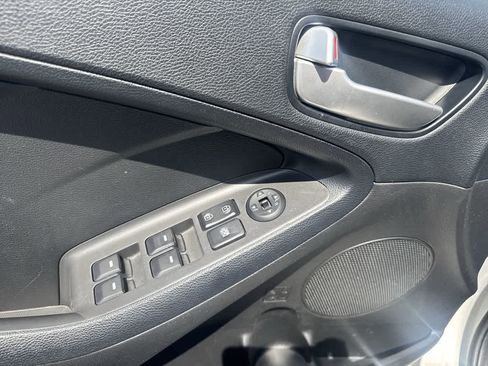 Used 2017 Kia Forte LX FWD image 13