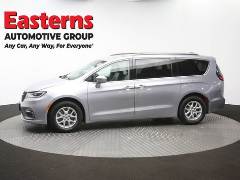 Used 2021 Chrysler Pacifica Touring-L FWD image 61