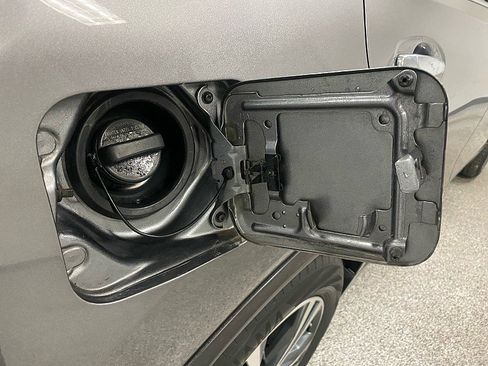 Used 2017 Nissan Rogue SL w/ SL HEV Premium Package image 28