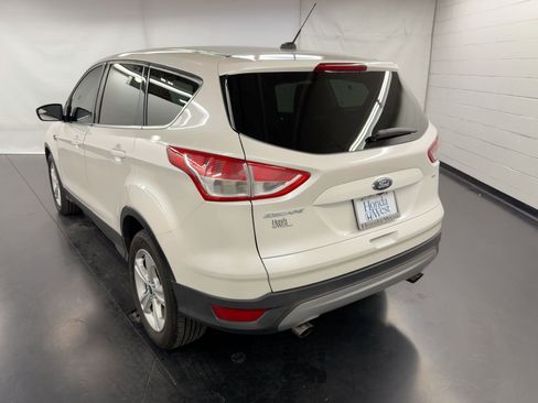Used 2016 Ford Escape SE image 3