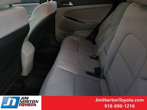 Used 2019 Hyundai Tucson SE image 30