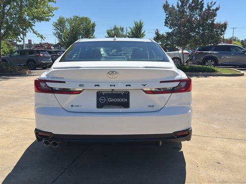Used 2025 Toyota Camry SE FWD image 4