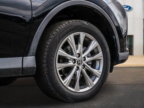Used 2018 Toyota RAV4 Limited FWD image 9