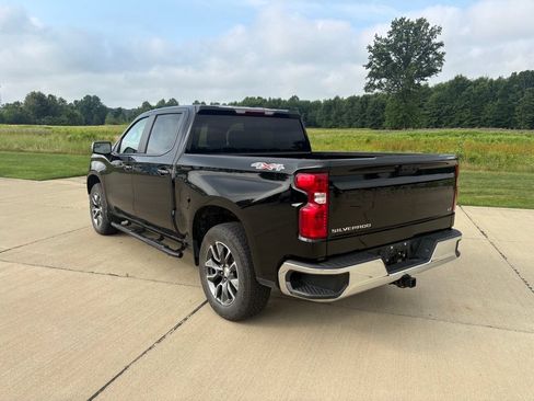 Used 2023 Chevrolet Silverado 1500 LT AWD/4WD image 4