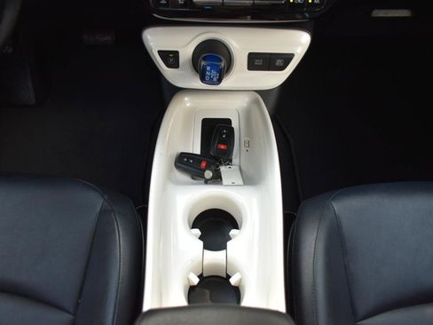 Used 2016 Toyota Prius Four Touring w/ Premium Convenience Package FWD image 20