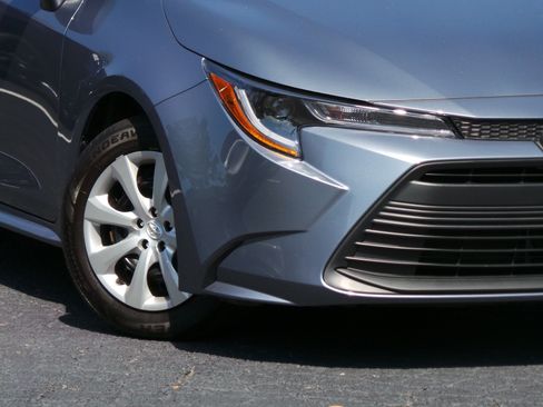 Used 2025 Toyota Corolla LE FWD image 21