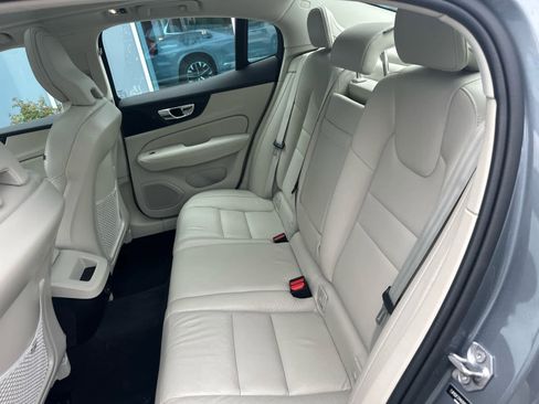 Used 2021 Volvo S60 T5 Momentum w/ Premium Package FWD image 22