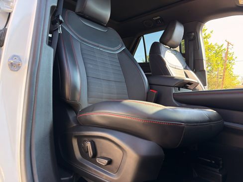 Used 2025 Ford Explorer ST-Line AWD/4WD image 21