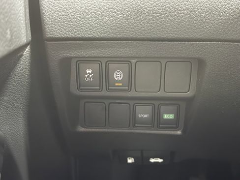 Used 2020 Nissan Rogue Sport S image 9