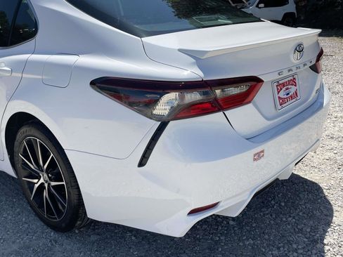 Used 2024 Toyota Camry SE w/ Convenience Package image 32