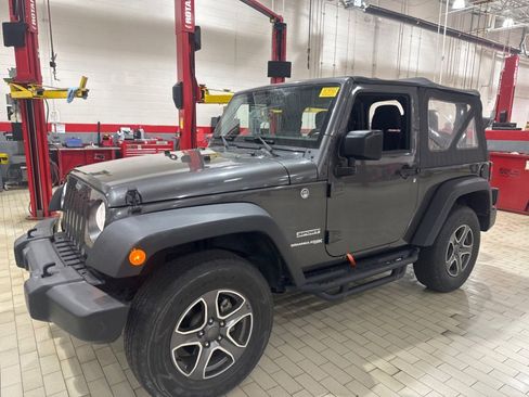 Used 2018 Jeep Wrangler Sport AWD/4WD image 3