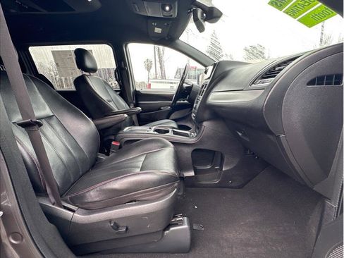 Used 2019 Dodge Grand Caravan GT image 11