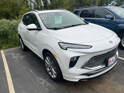 Used 2025 Buick Encore GX Avenir w/ Avenir Technology Package AWD/4WD image 2