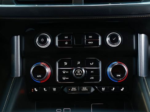 Used 2024 GMC Yukon SLT AWD/4WD image 44