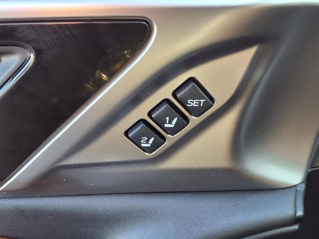 Used 2022 Subaru Outback Touring AWD/4WD image 7