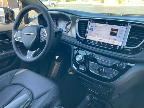 New 2026 Chrysler Pacifica Select image 27