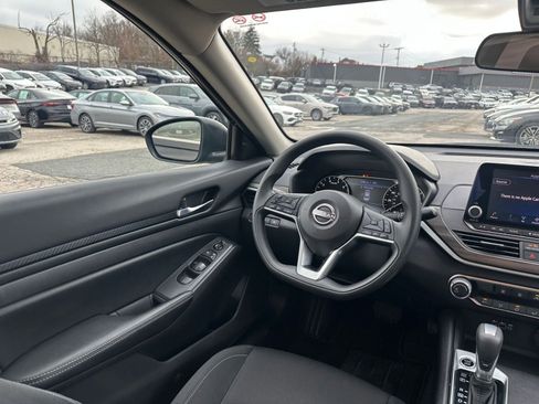 Used 2025 Nissan Altima 2.5 SV image 32