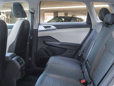 New 2025 Volkswagen Taos SE w/ Panoramic Sunroof Package image 21