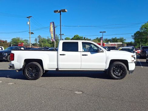 Used 2018 Chevrolet Silverado 1500 Custom w/ Custom Value Package AWD/4WD image 8