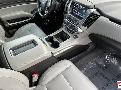 Used 2019 Chevrolet Suburban LT image 21