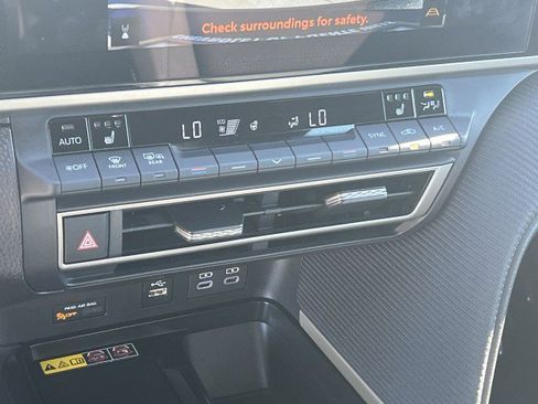 Used 2025 Toyota Camry SE w/ Multimedia Upgrade Package image 18