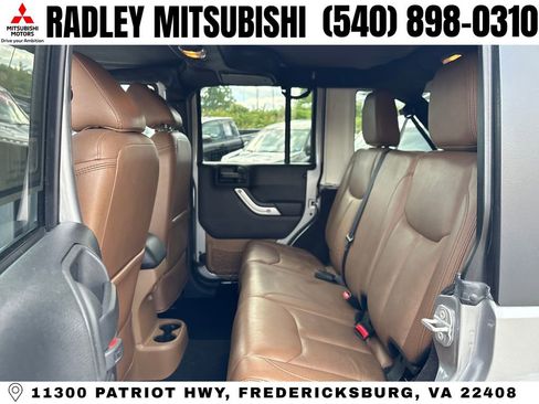 Used 2016 Jeep Wrangler Unlimited Sahara w/ Connectivity Group AWD/4WD image 11
