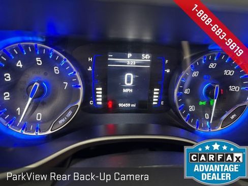 Used 2018 Chrysler Pacifica Touring-L image 3