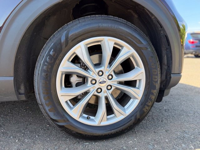 Used 2023 Ford Explorer XLT w/ Equipment Group 202A AWD/4WD image 9