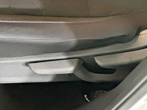 Used 2018 Nissan Kicks SV FWD image 13