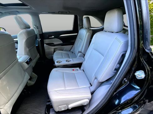 Certified 2017 Toyota Highlander XLE AWD/4WD image 20