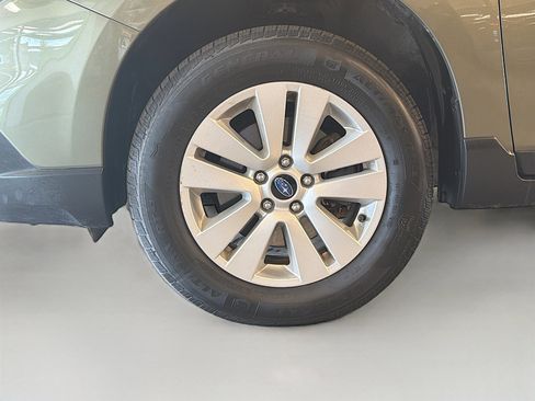 Used 2017 Subaru Outback 2.5i Premium image 11