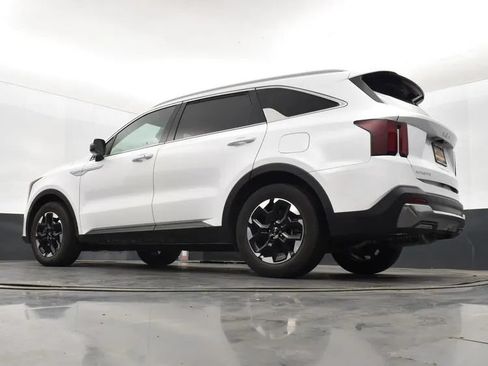 Used 2024 Kia Sorento S FWD image 12