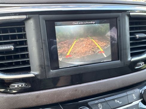 Used 2019 Chrysler Pacifica Touring Plus w/ Tire & Wheel Group FWD image 29