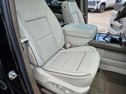 New 2026 GMC Yukon XL Denali w/ Denali Reserve Package AWD/4WD image 32