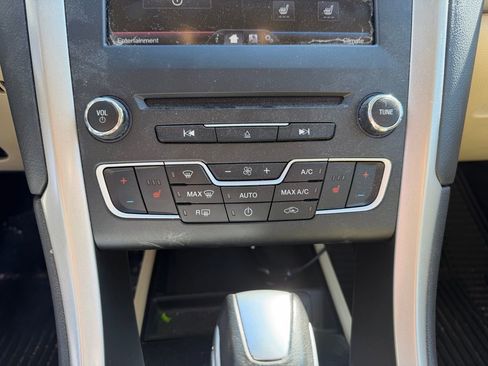 Used 2016 Ford Fusion SE w/ Equipment Group 502A FWD image 24