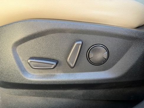 Used 2022 Ford Edge Titanium AWD/4WD image 14