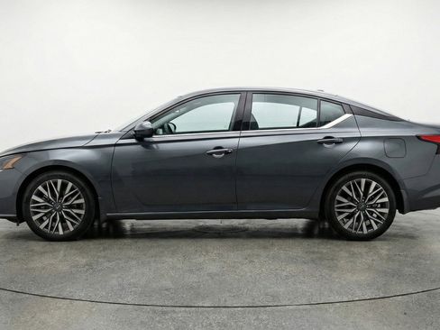Used 2025 Nissan Altima 2.5 SV FWD image 5