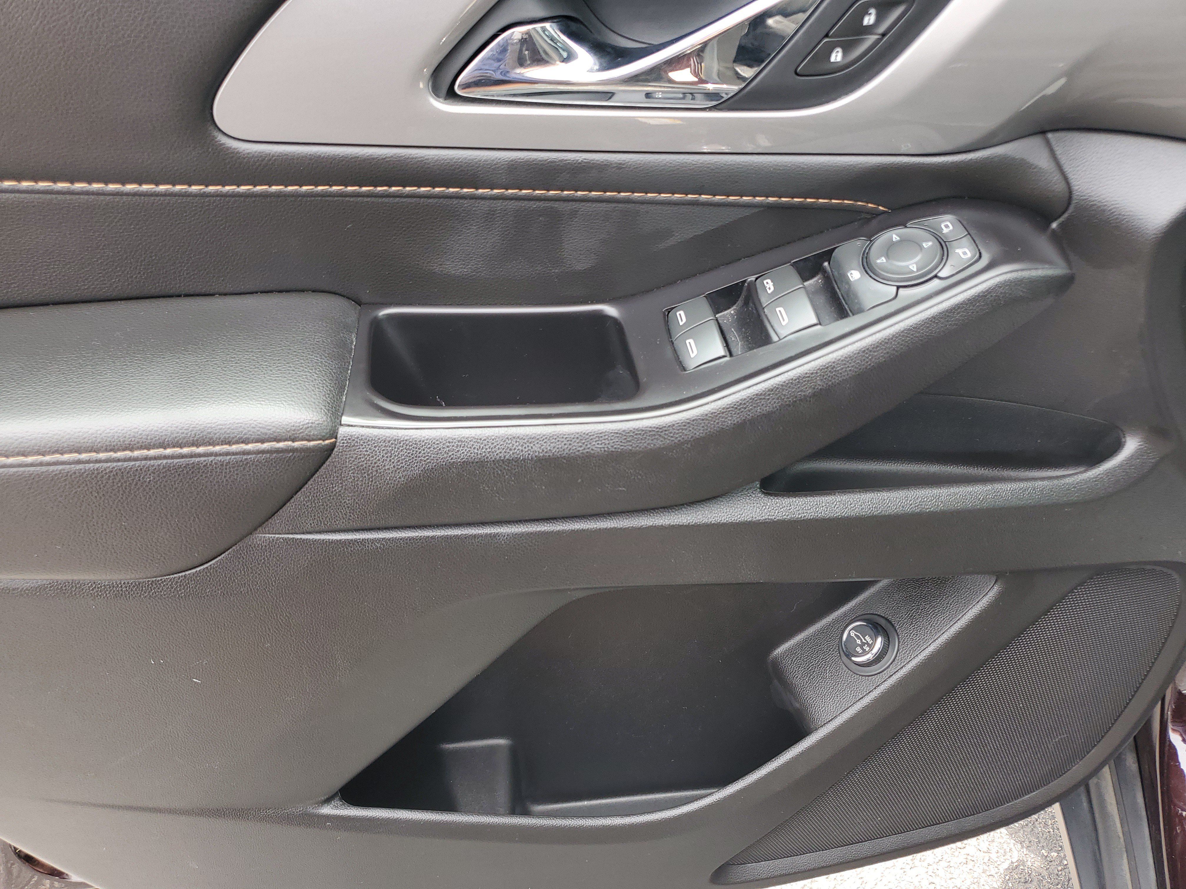 Used 2020 Chevrolet Traverse LT FWD image 21