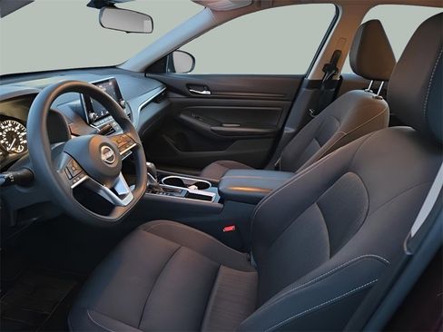 Used 2024 Nissan Altima 2.5 SV image 9