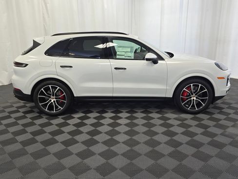 Certified 2025 Porsche Cayenne S AWD/4WD image 8