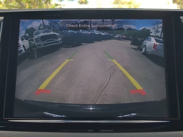 Used 2025 Chrysler Pacifica Select FWD image 25