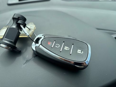 Used 2025 Chevrolet Trax LT FWD image 22