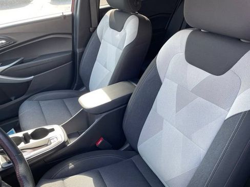 Used 2024 Chevrolet Trax RS w/ Driver Confidence Package FWD image 3