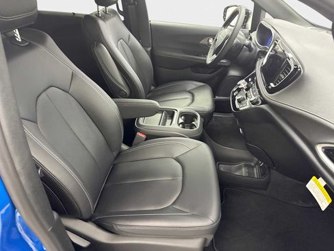 New 2027 Chrysler Pacifica Select FWD image 25