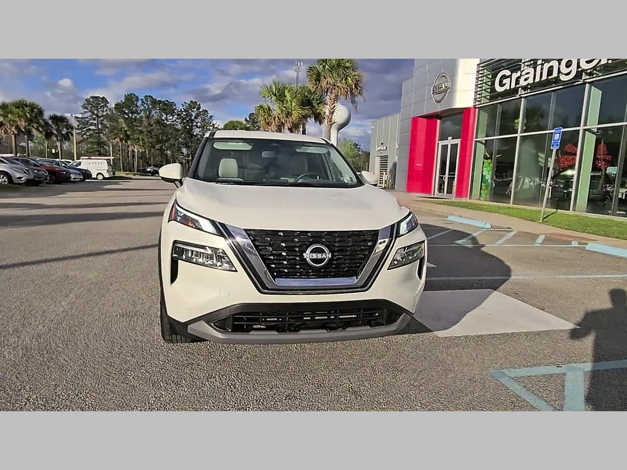 Used 2023 Nissan Rogue SV AWD/4WD image 19