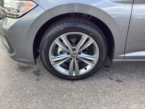 Used 2024 Volkswagen Jetta SE image 9