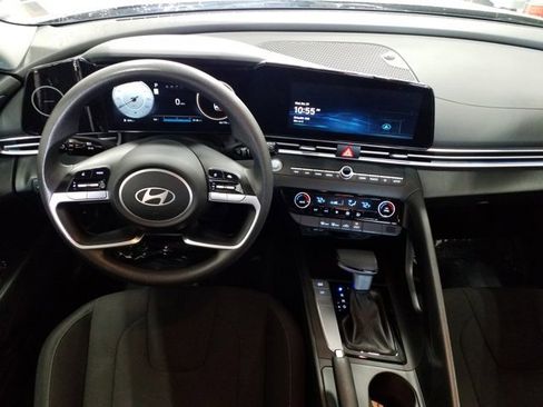 Used 2024 Hyundai Elantra SEL image 3